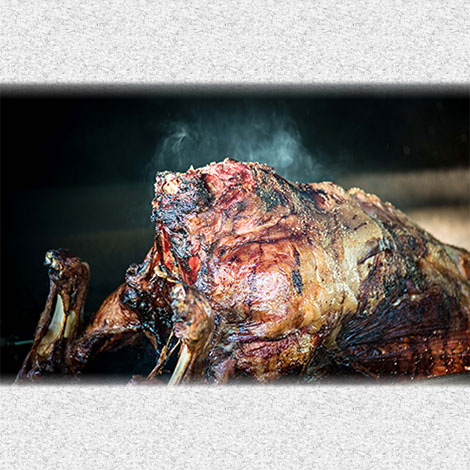 Helstegt vildsvin grillet, dampende og lækkert. Grillet vildsvin er det helt rigtige til din grillfest.